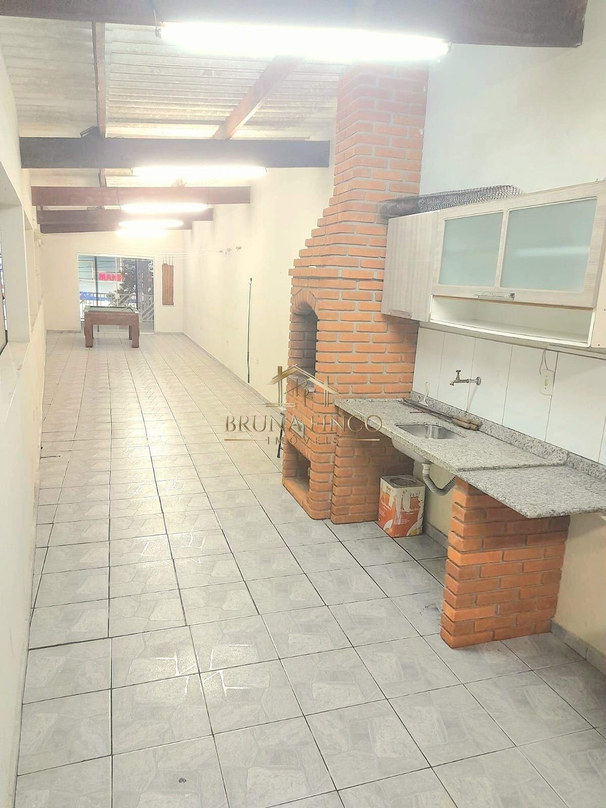 Casa à venda com 3 quartos, 201m² - Foto 1