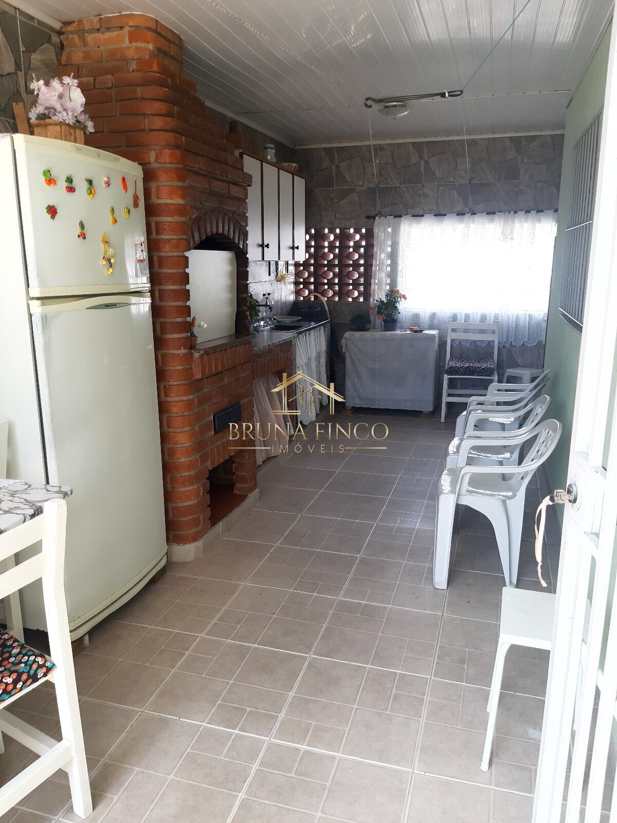 Casa à venda com 5 quartos, 197m² - Foto 2