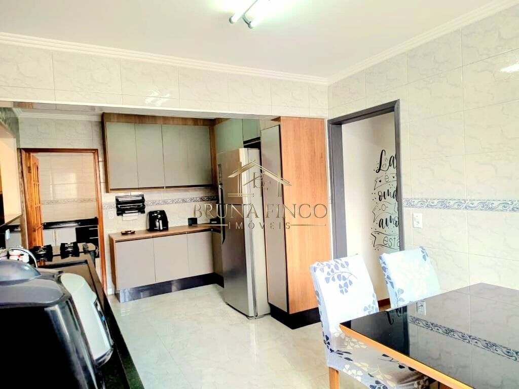 Casa à venda com 4 quartos, 240m² - Foto 5