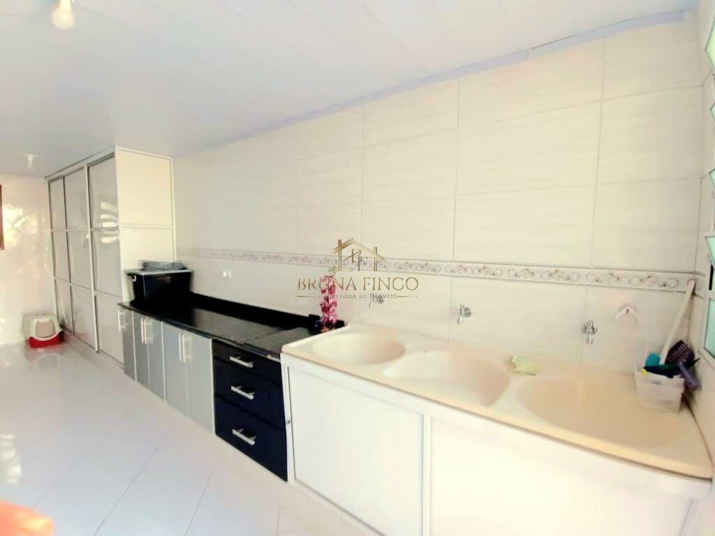 Casa à venda com 4 quartos, 240m² - Foto 19