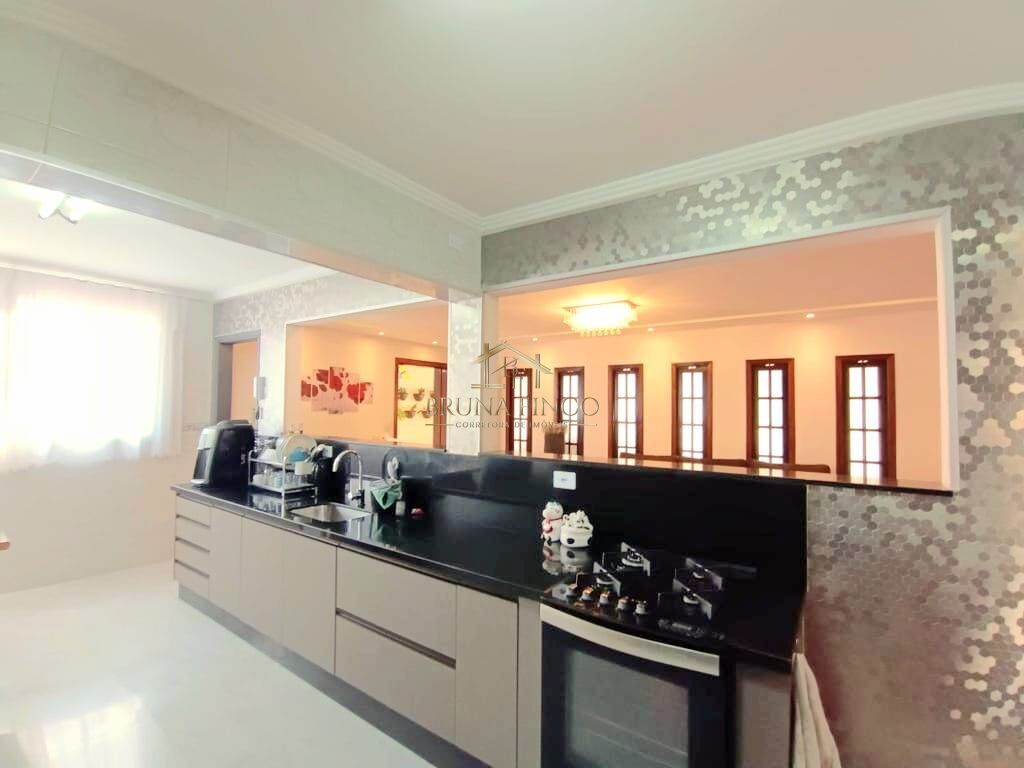 Casa à venda com 4 quartos, 240m² - Foto 4