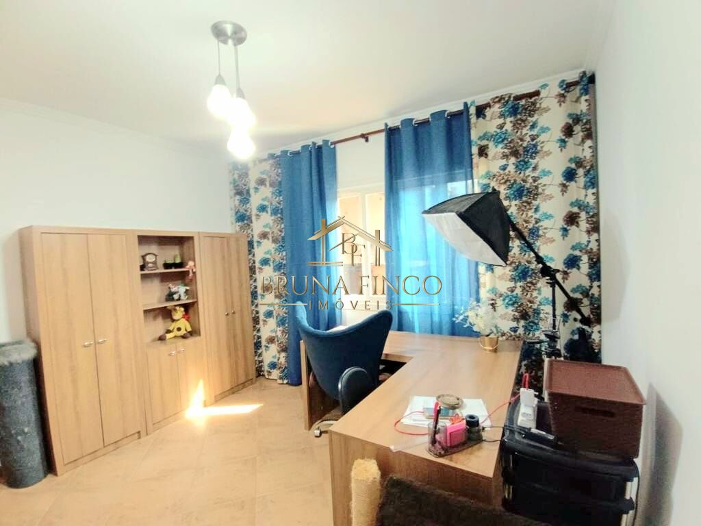 Casa à venda com 4 quartos, 240m² - Foto 14