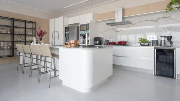 10 cozinhas planejadas com bancada para integrar ambientes