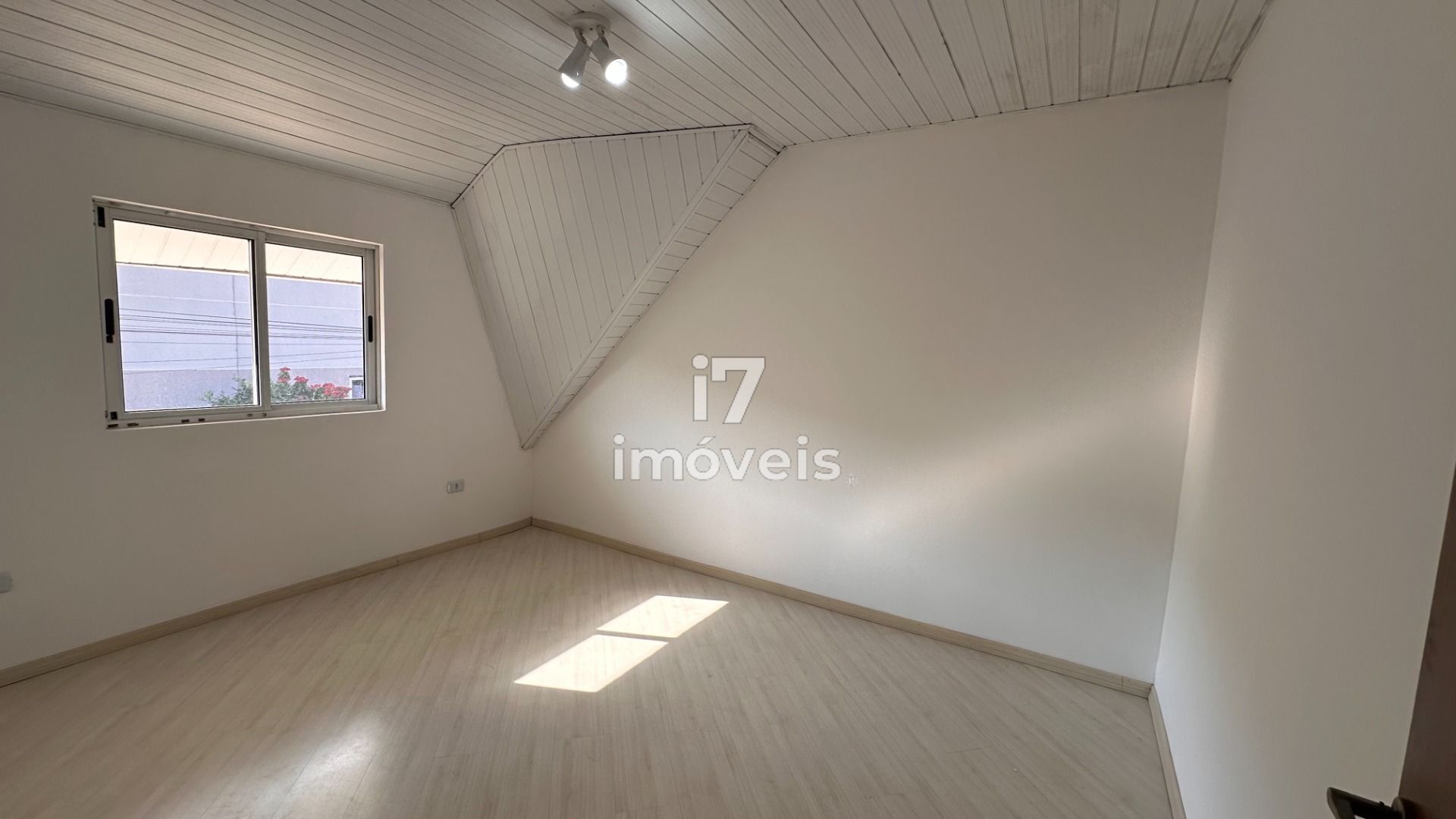 Casa à venda com 2 quartos, 80m² - Foto 11