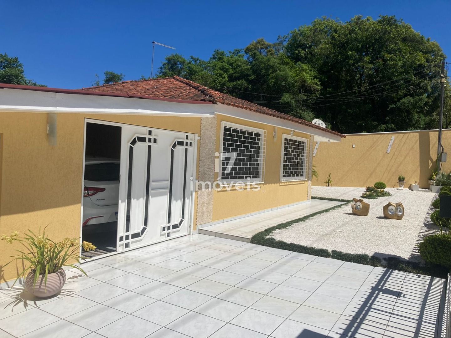 Casa à venda com 3 quartos, 230m² - Foto 1