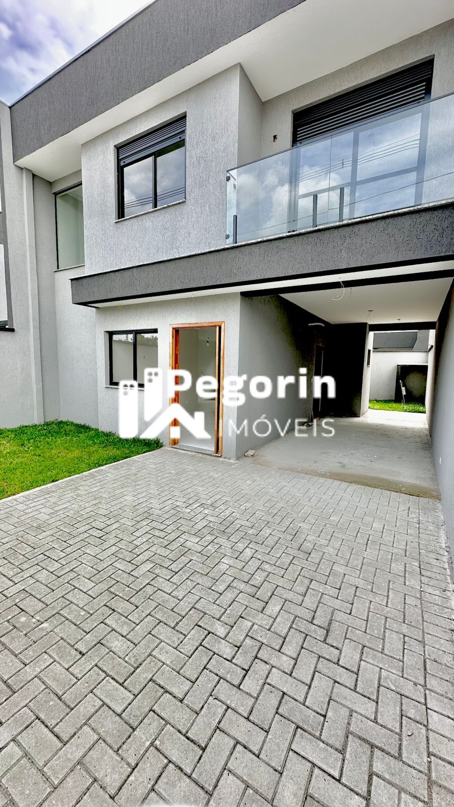 Sobrado à venda  no Maria Antonieta - Pinhais, PR. Imóveis