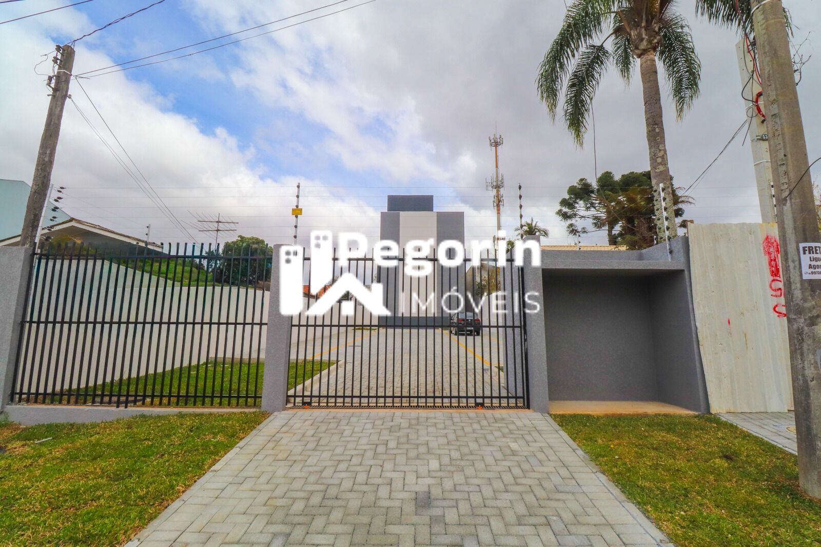 Residencial / Estúdio à venda  no Cajuru - Curitiba, PR. Imóveis