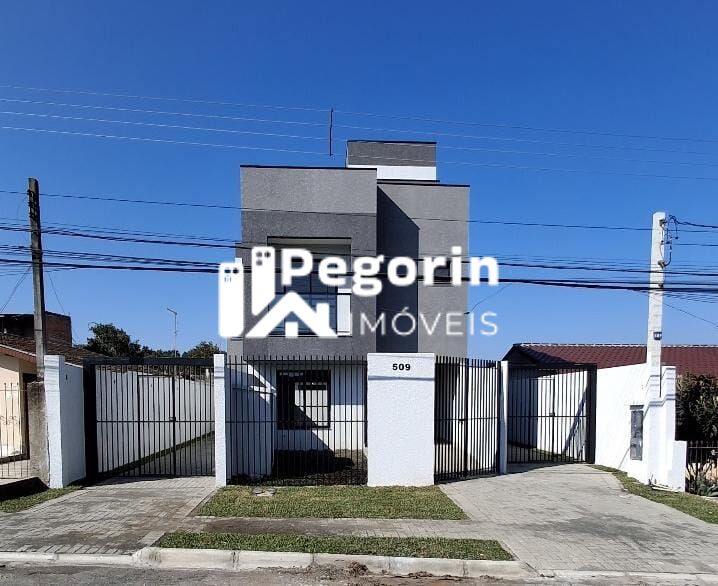 Sobrado à venda  no Xaxim - Curitiba, PR. Imóveis