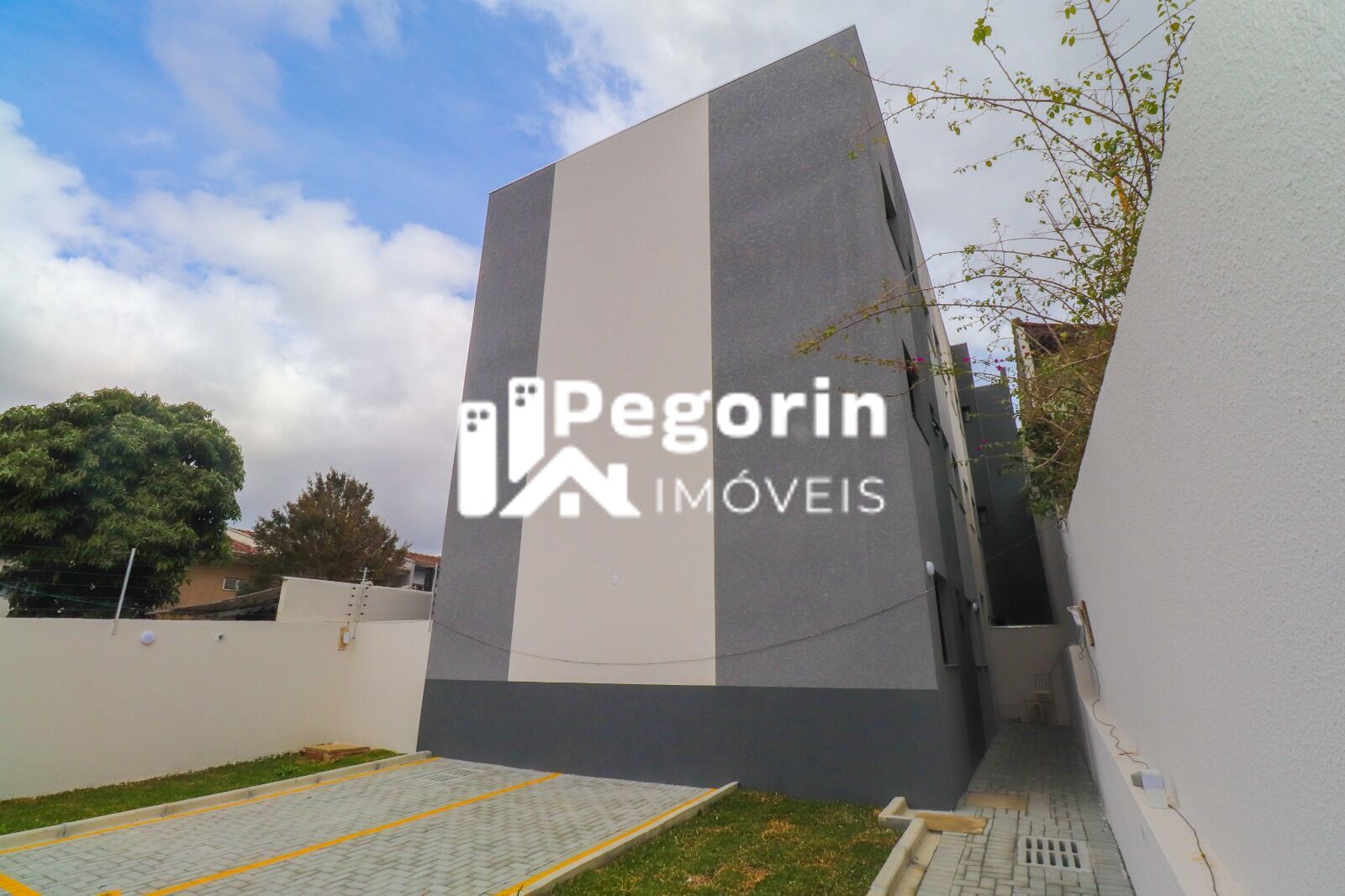 Residencial / Estúdio à venda  no Cajuru - Curitiba, PR. Imóveis