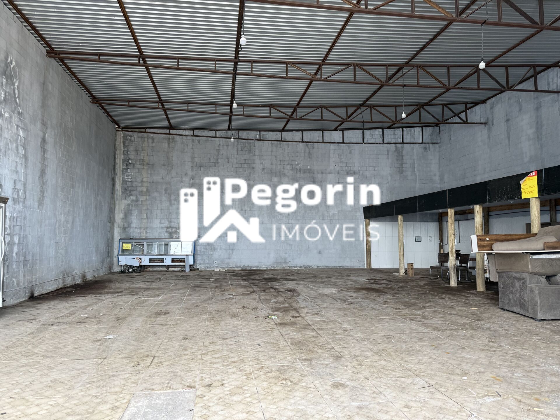 Loja / Salão / Ponto Comercial de 270m² no bairro Guatupê, em São José dos Pinhais | Eu Corretor