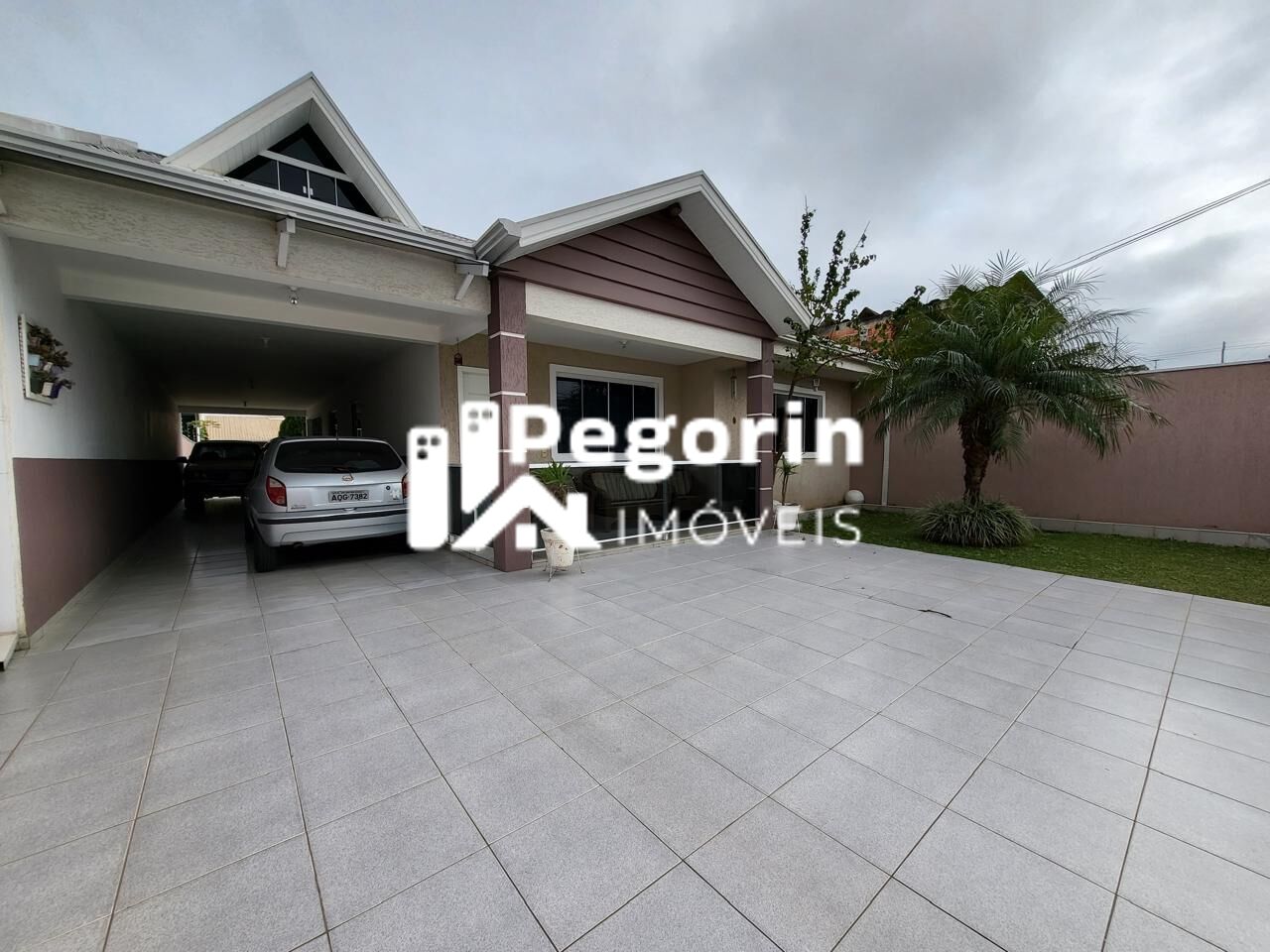 Casa à venda com 4 quartos, 300m² - Foto 1