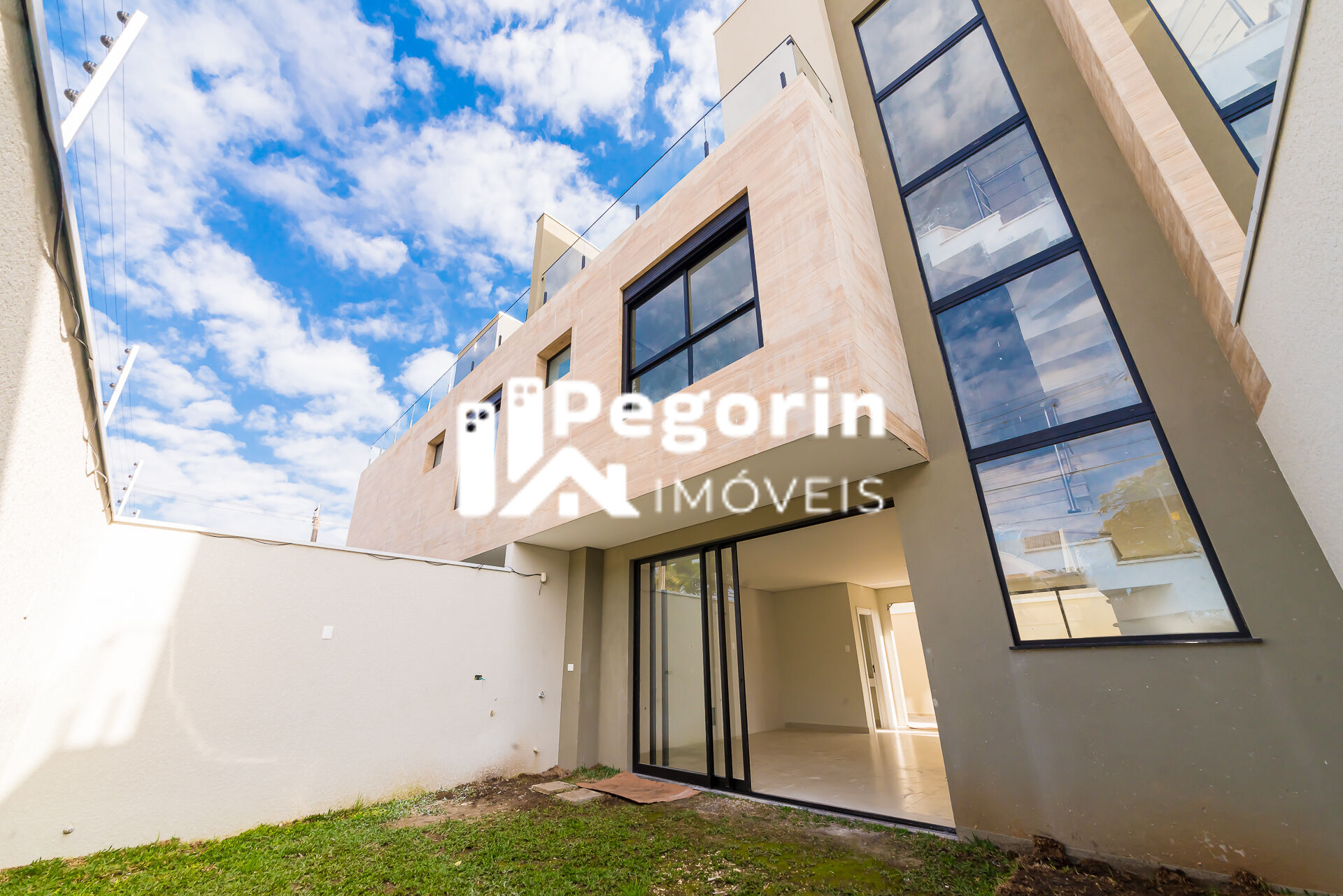 Sobrado com 3 Dormitórios à venda, 176 m² por R$ 1.253.017,00 Sobrado com 3 Dormitórios à venda, 176 m² por R$ 1.253.017,00