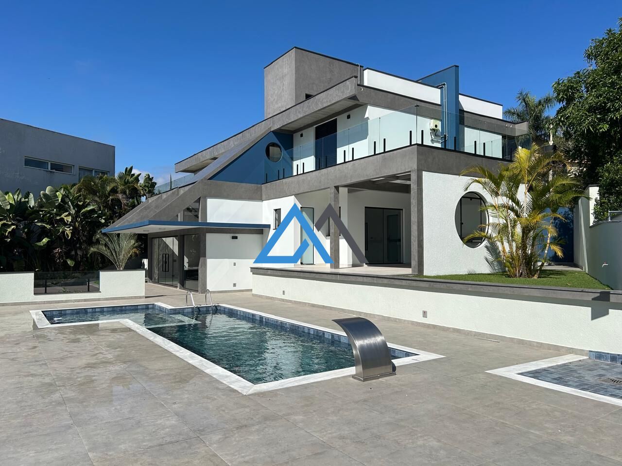 Casa à venda com 4 quartos, 434m² - Foto 1