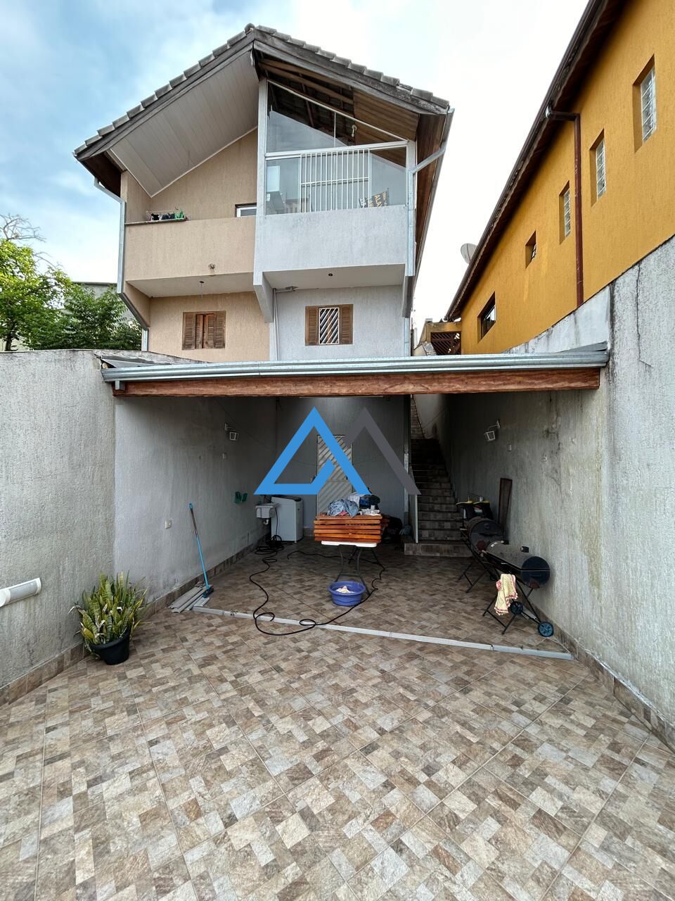 Casa à venda com 2 quartos, 120m² - Foto 1