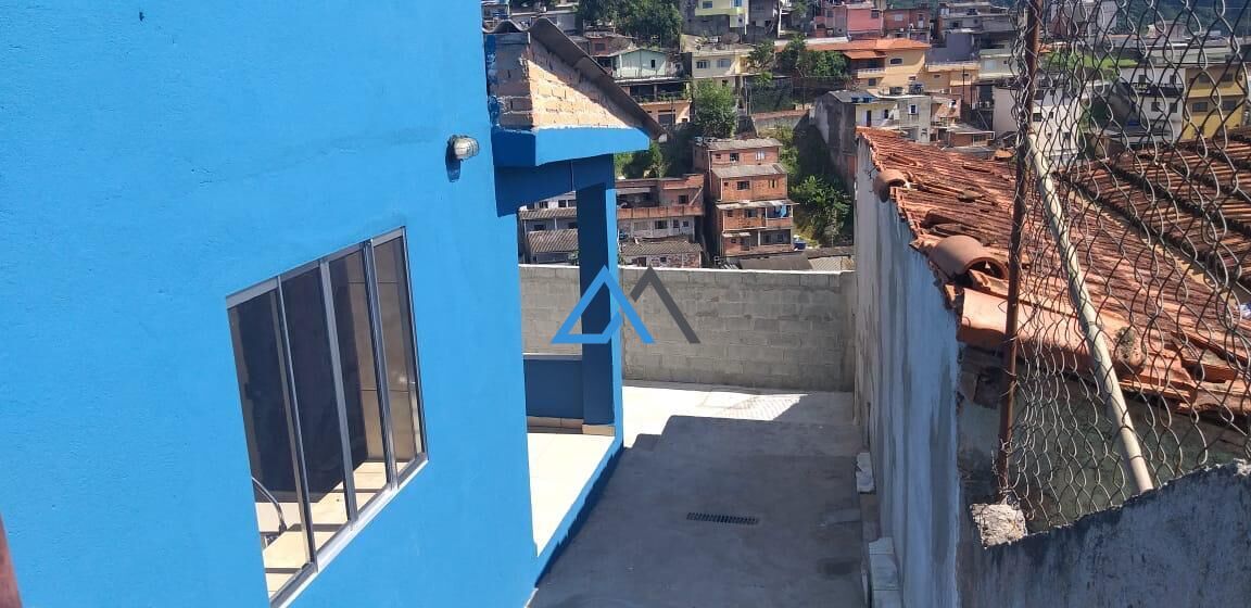 Casa à venda com 2 quartos, 61m² - Foto 4