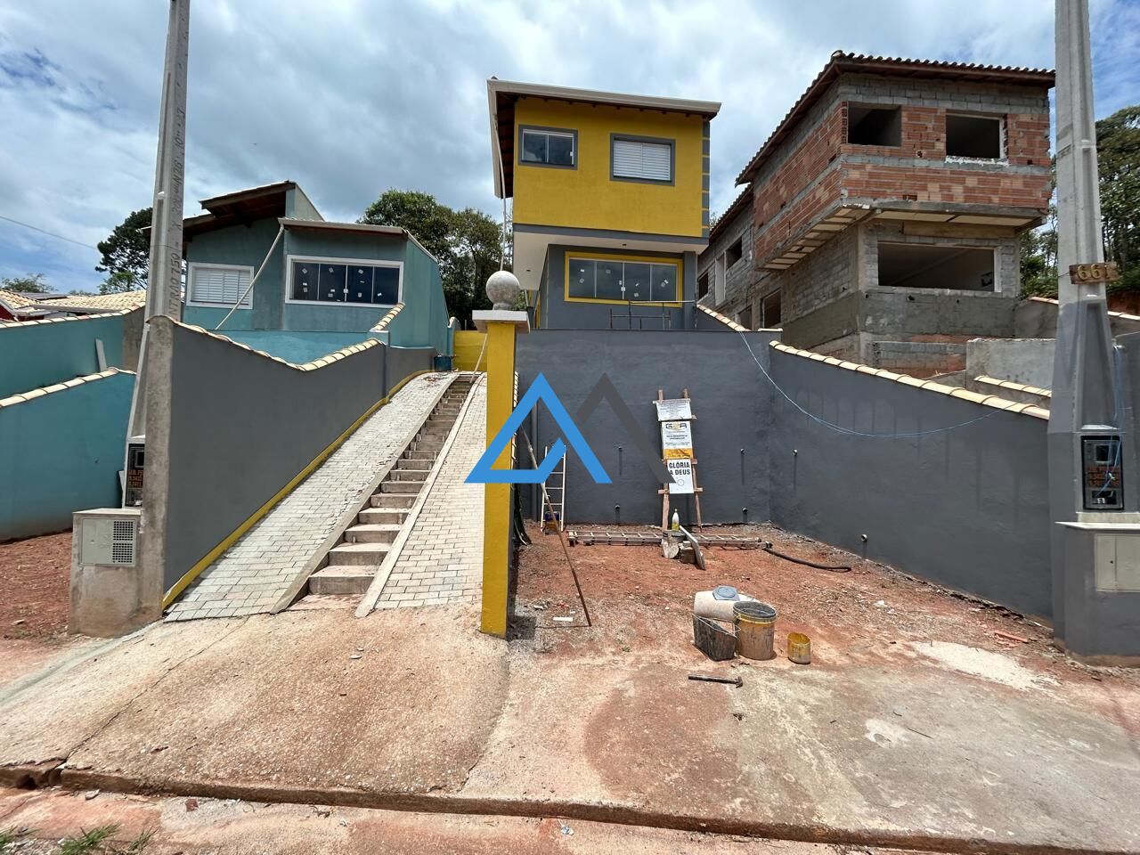 Casa à venda com 3 quartos, 150m² - Foto 1