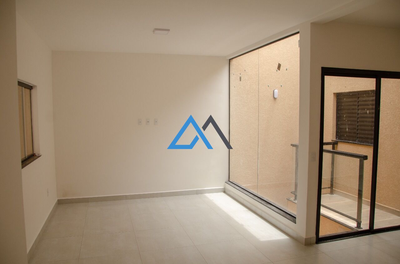 Casa à venda com 3 quartos, 155m² - Foto 1