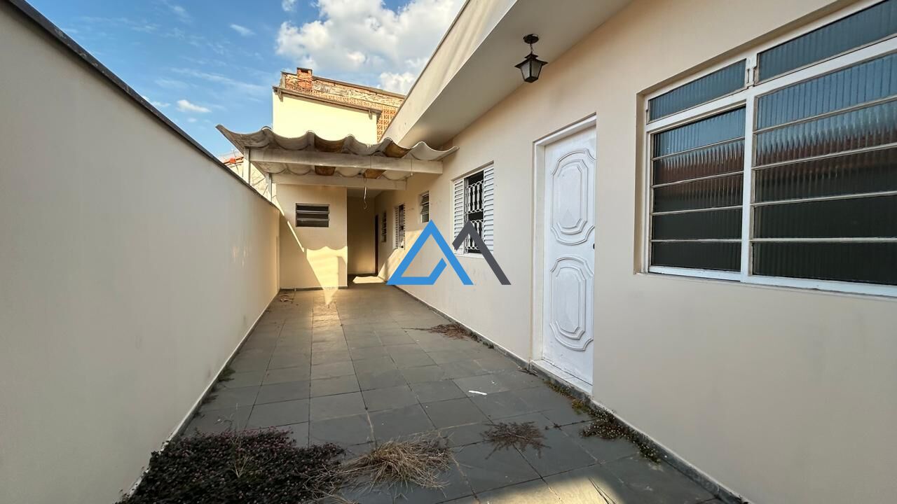 Casa à venda com 2 quartos, 70m² - Foto 1