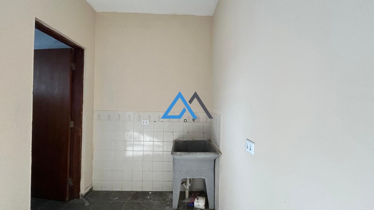 Casa à venda com 2 quartos, 70m² - Foto 18