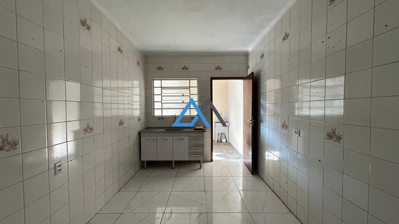 Casa à venda com 2 quartos, 70m² - Foto 7