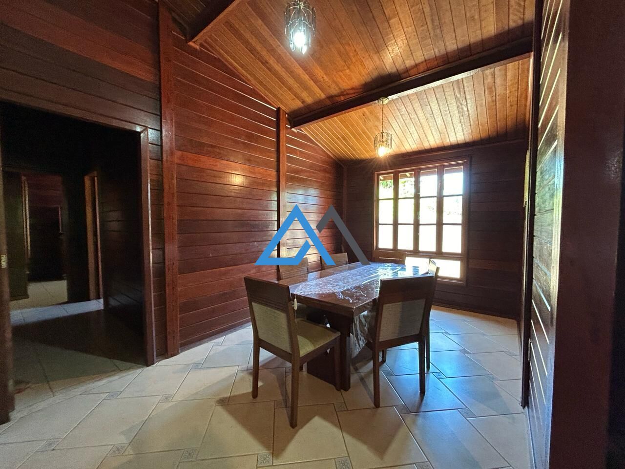 Casa à venda com 3 quartos, 210m² - Foto 8