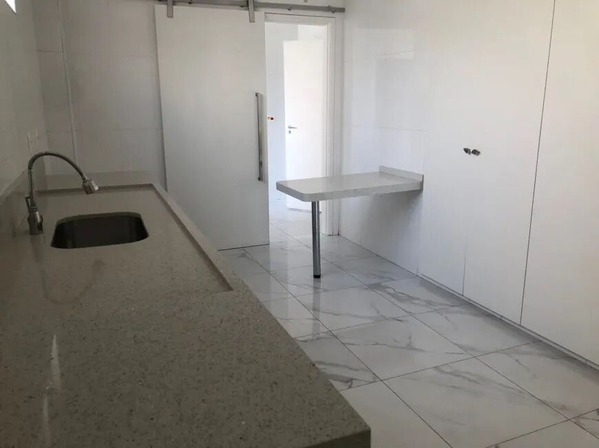 Apartamento para alugar com 3 quartos, 176m² - Foto 13