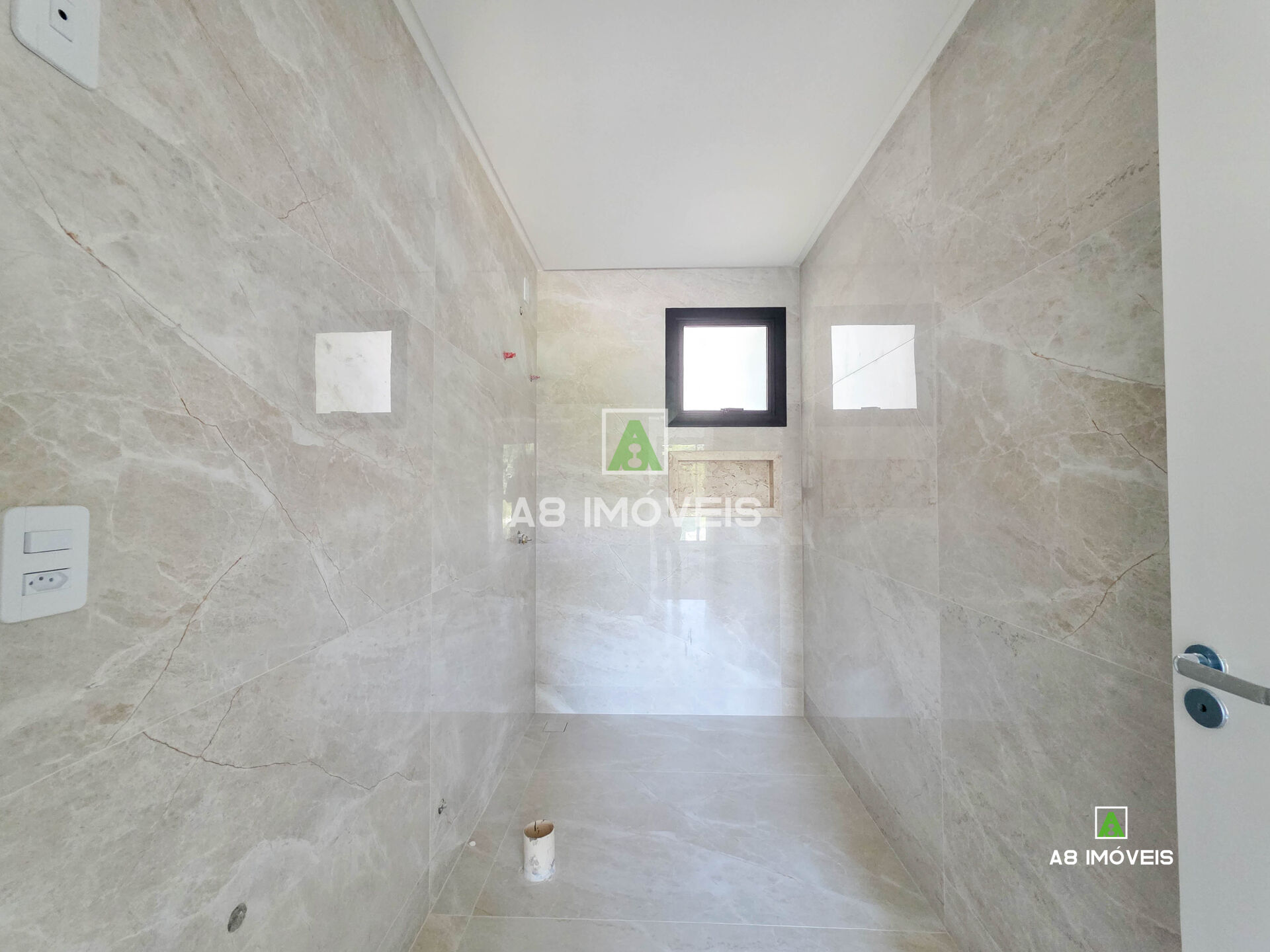 TRIPLEX ALTO PADRÃO COM 3 SUÍTES PISCINA 2 VAGAS COBERTAS — foto 7