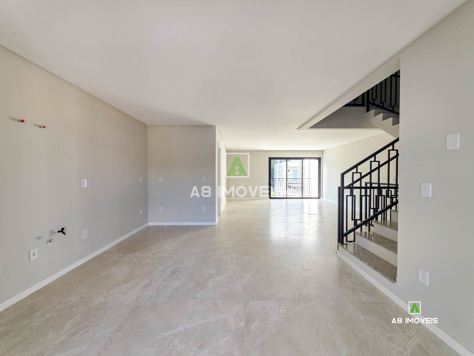 TRIPLEX ALTO PADRÃO COM 3 SUÍTES PISCINA 2 VAGAS COBERTAS — foto 5