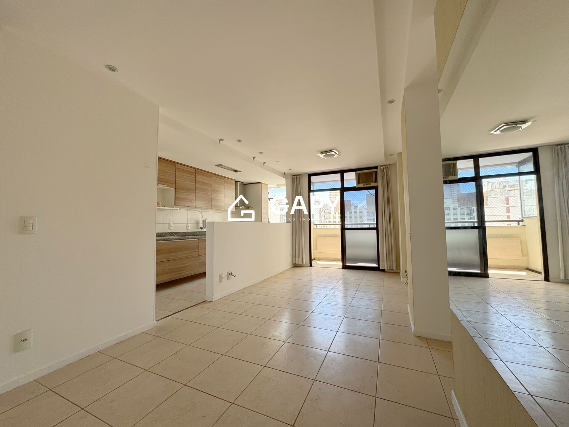 Apartamento à venda com 2 quartos, 78m² - Foto 1