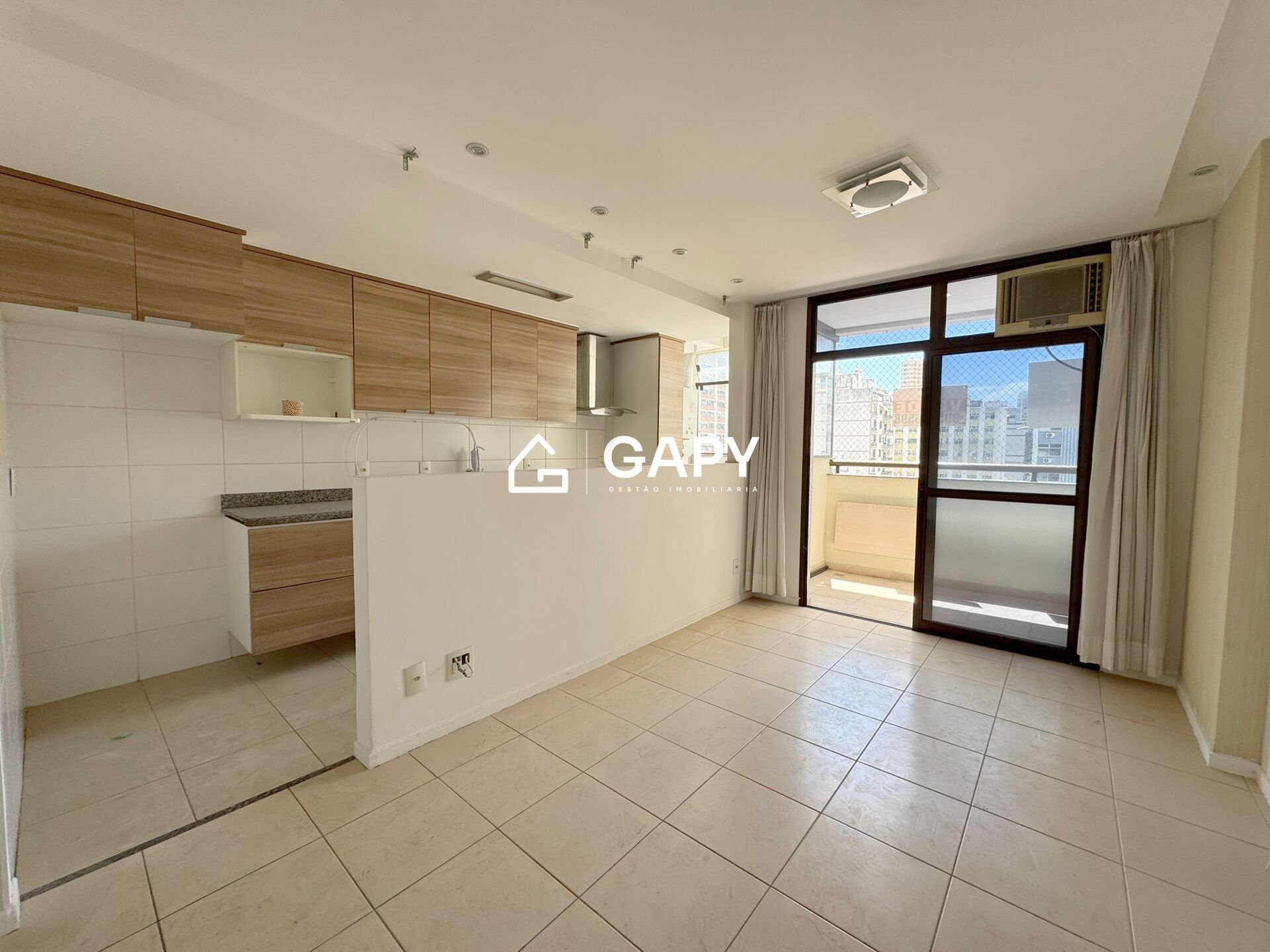 Apartamento à venda com 2 quartos, 78m² - Foto 2