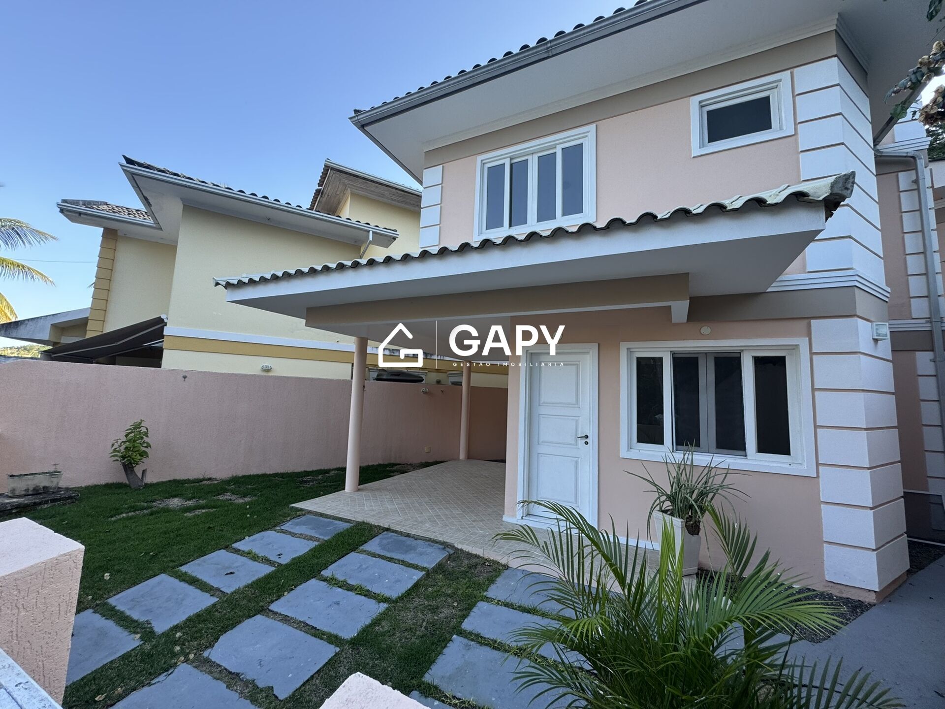Casa à venda com 3 quartos, 150m² - Foto 1