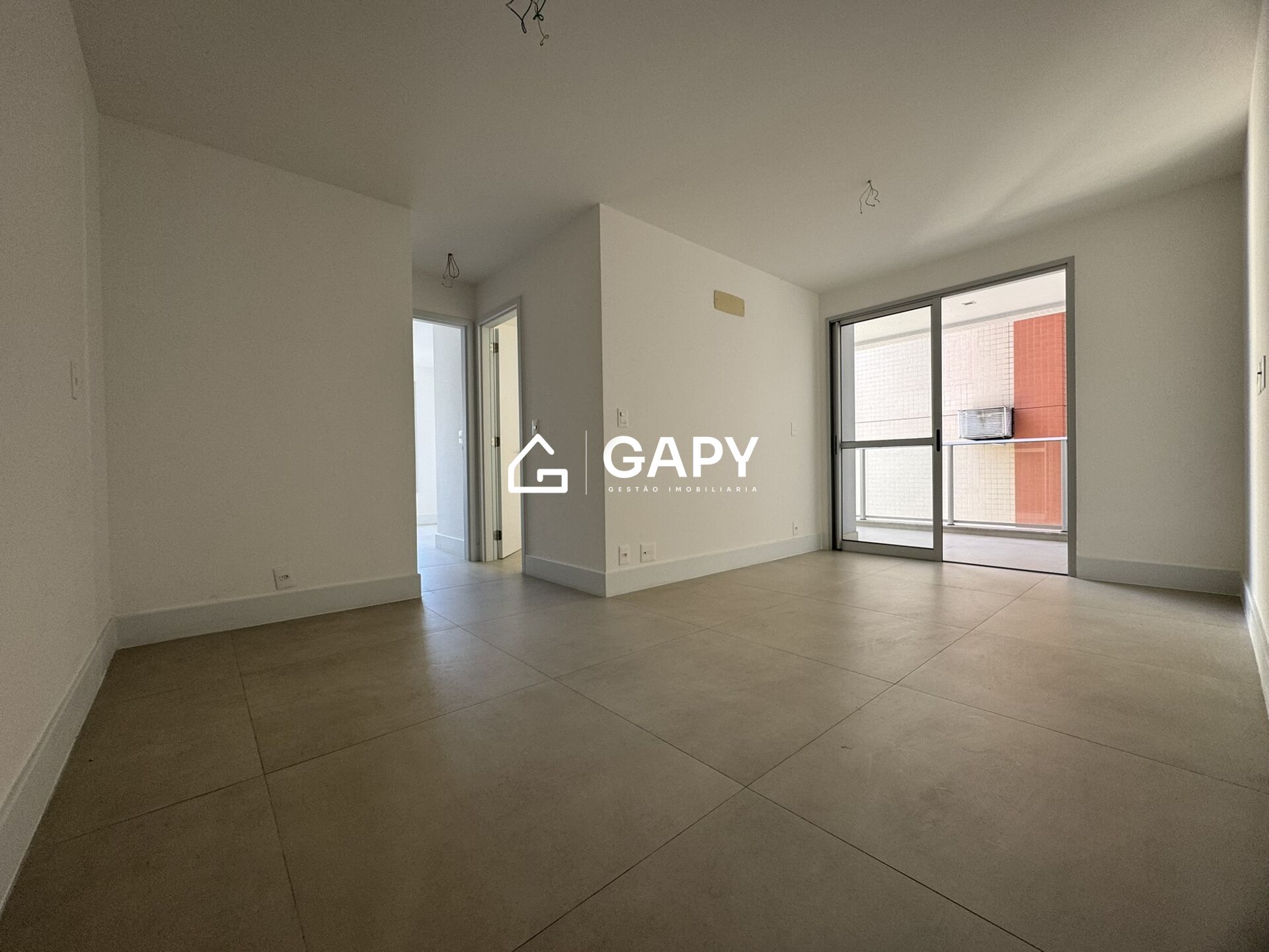 Apartamento à venda com 2 quartos, 73m² - Foto 2
