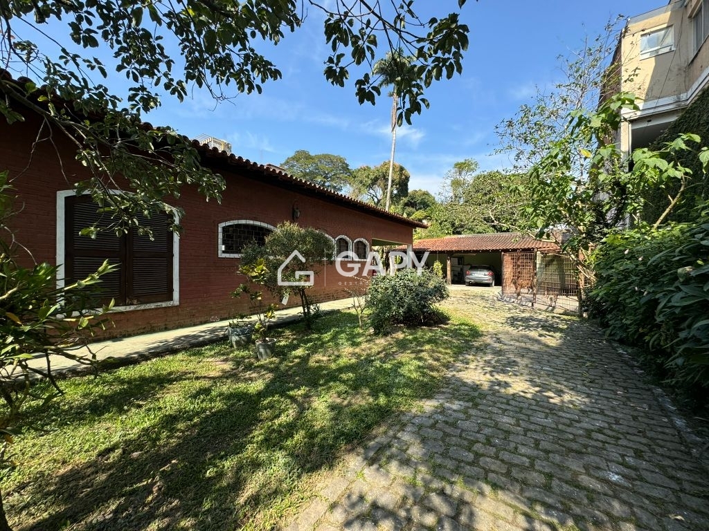 Casa à venda com 3 quartos, 240m² - Foto 1