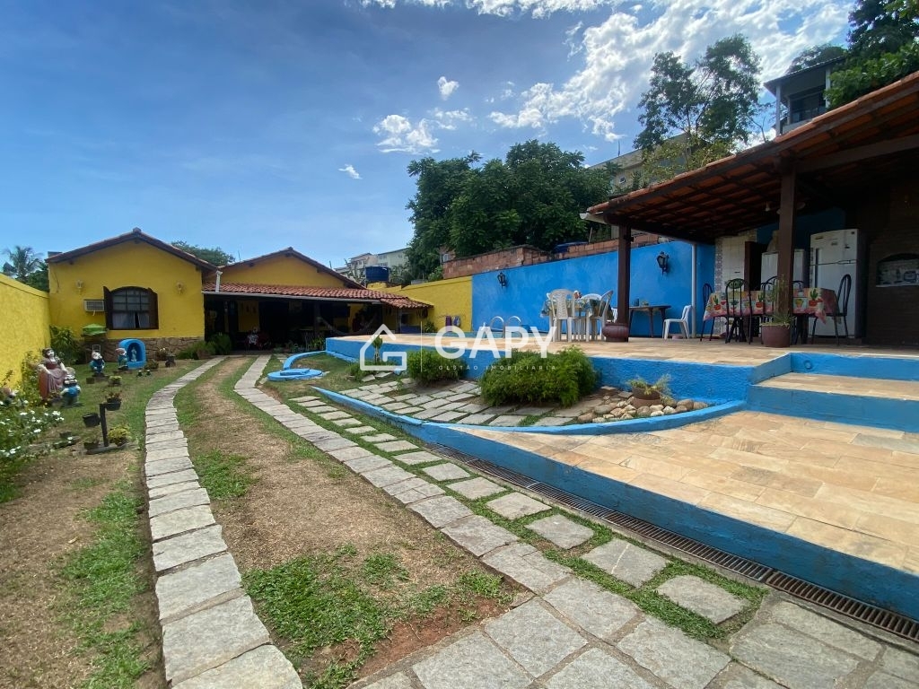 Casa à venda com 3 quartos, 151m² - Foto 2