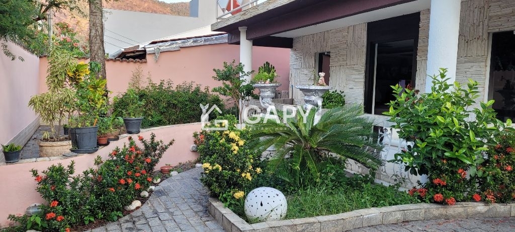 Casa à venda com 5 quartos, 180m² - Foto 2