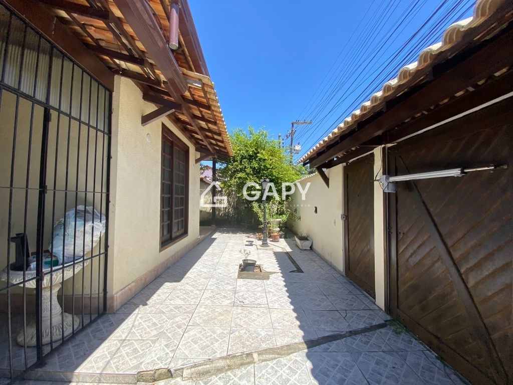 Casa à venda com 2 quartos, 250m² - Foto 4