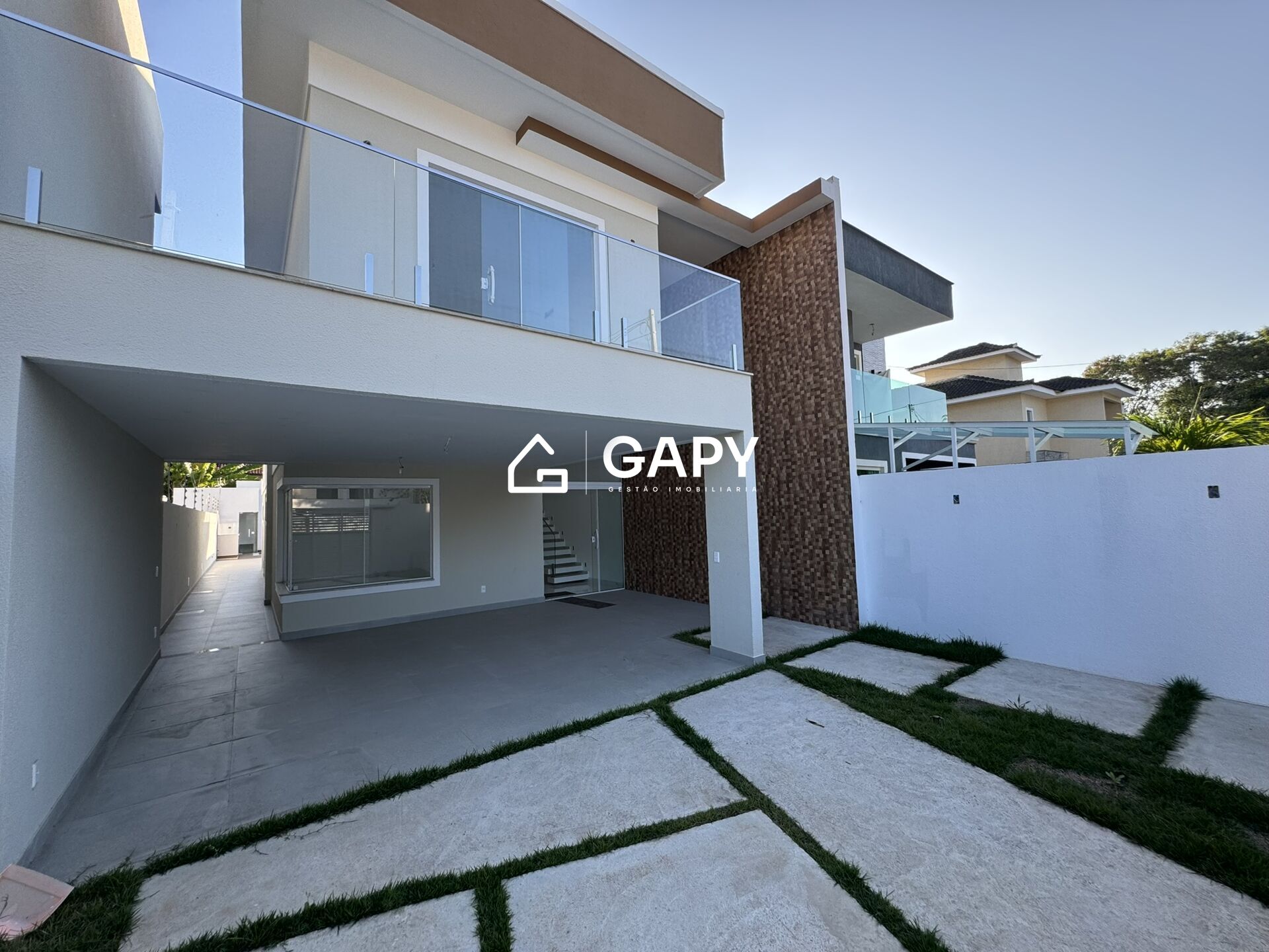 Casa à venda com 3 quartos, 213m² - Foto 1