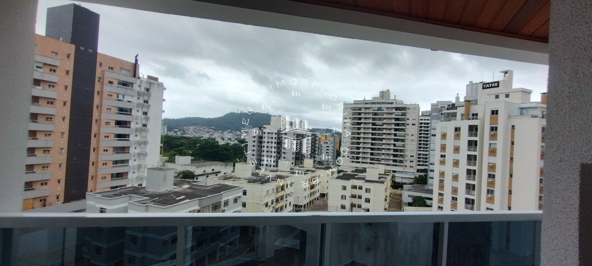 Apartamento à venda com 3 quartos, 93m² - Foto 2