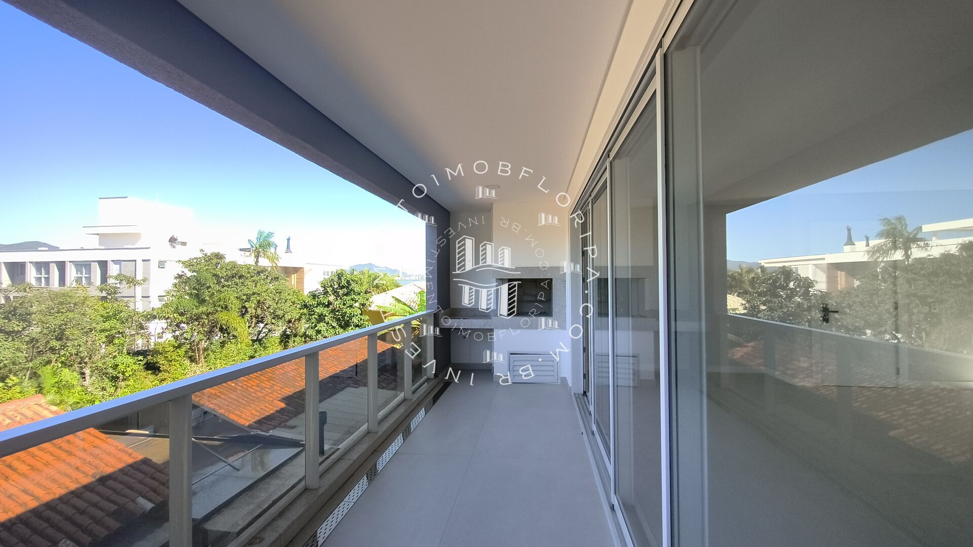 Apartamento à venda com 3 quartos, 158m² - Foto 2