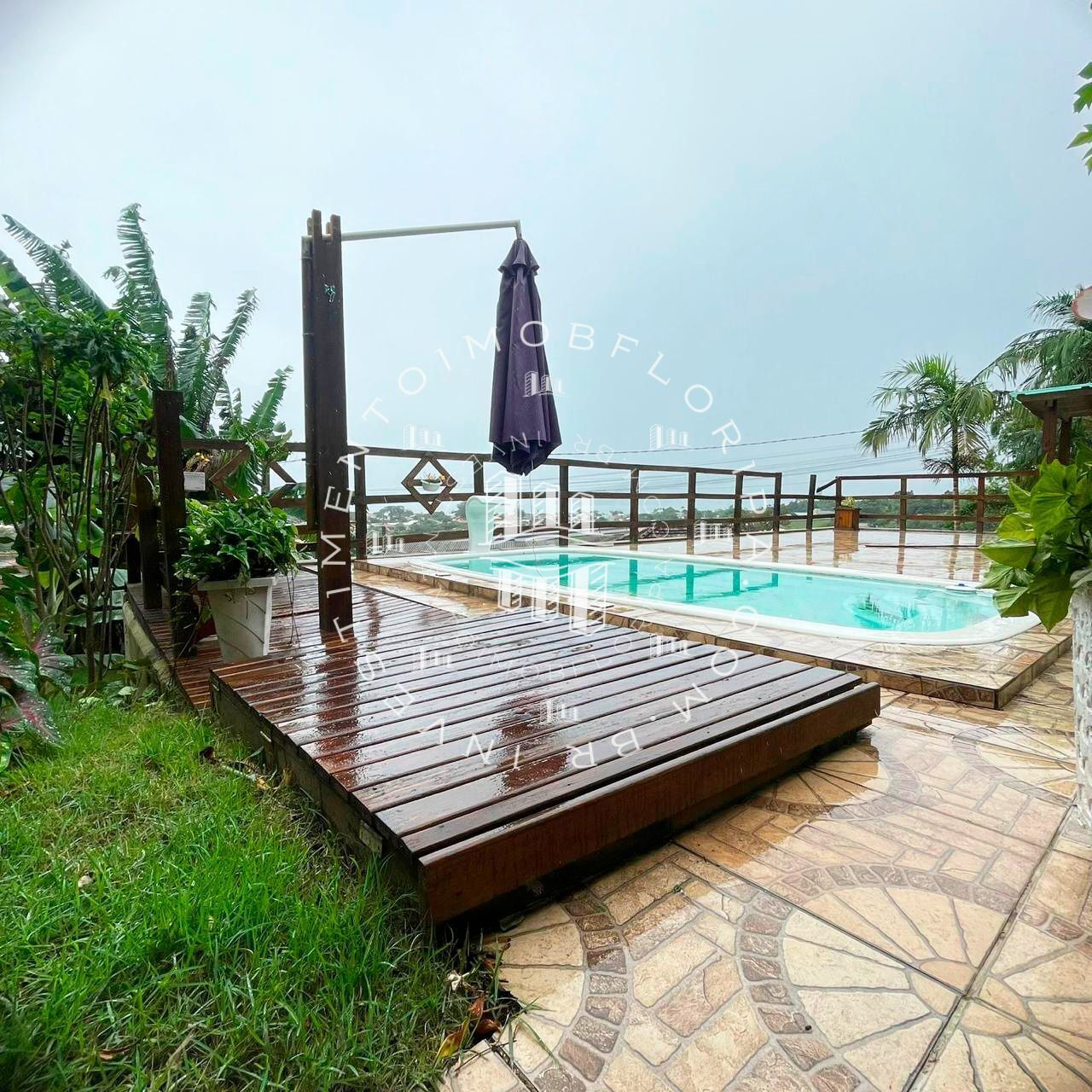 Casa à venda com 3 quartos, 120m² - Foto 1