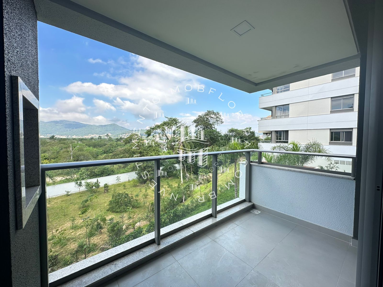Apartamento à venda com 3 quartos, 96m² - Foto 1