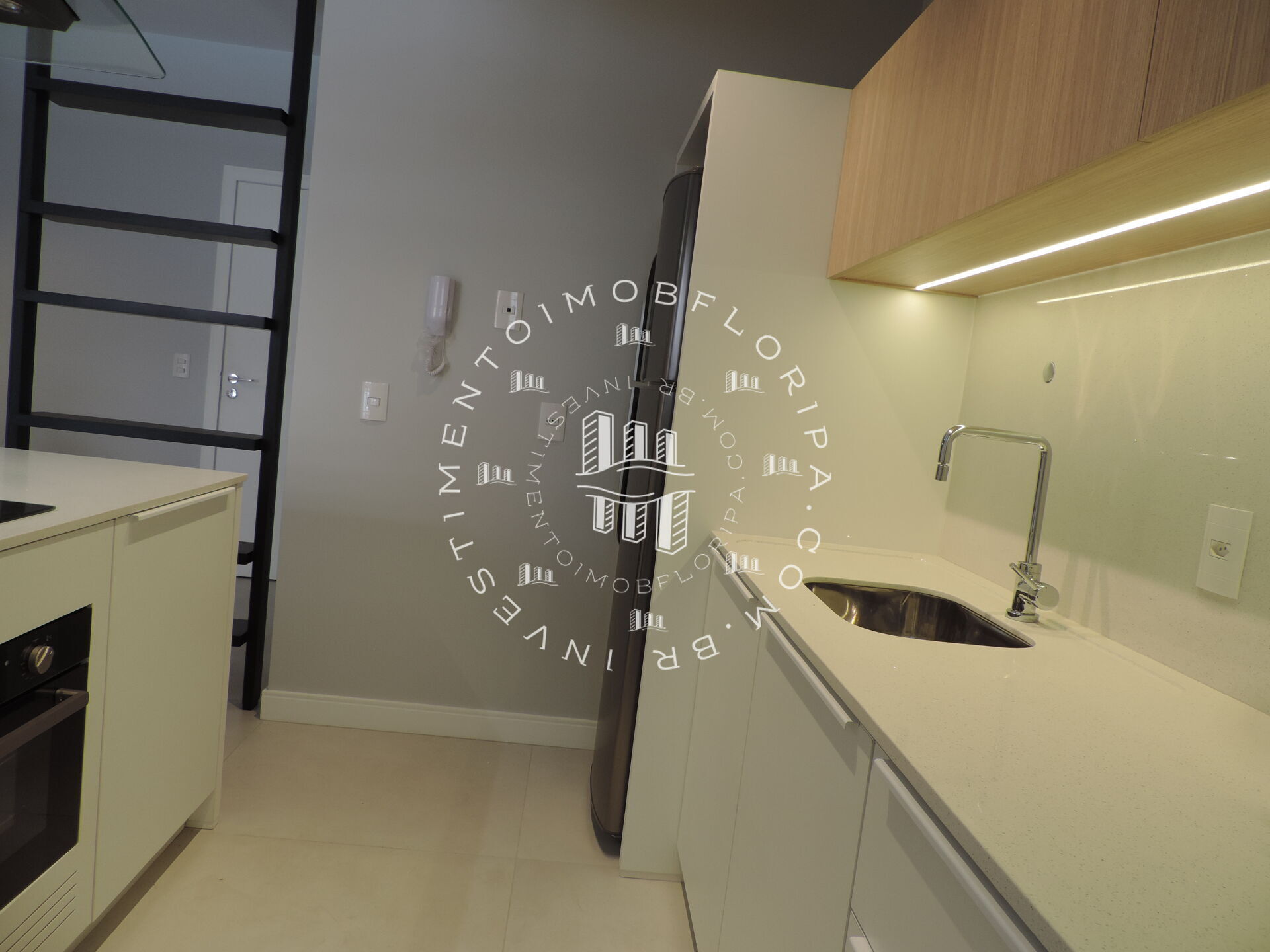 Apartamento à venda com 3 quartos, 101m² - Foto 2