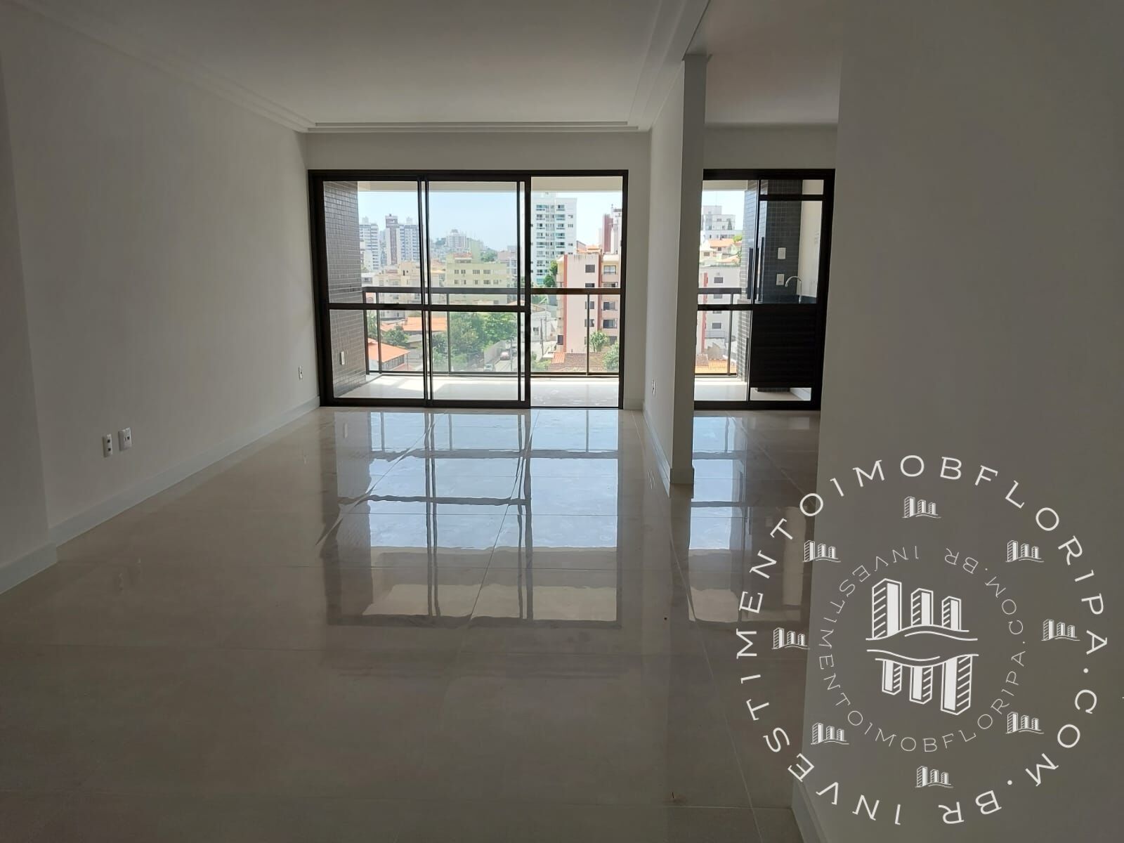 Apartamento à venda com 3 quartos, 126m² - Foto 1