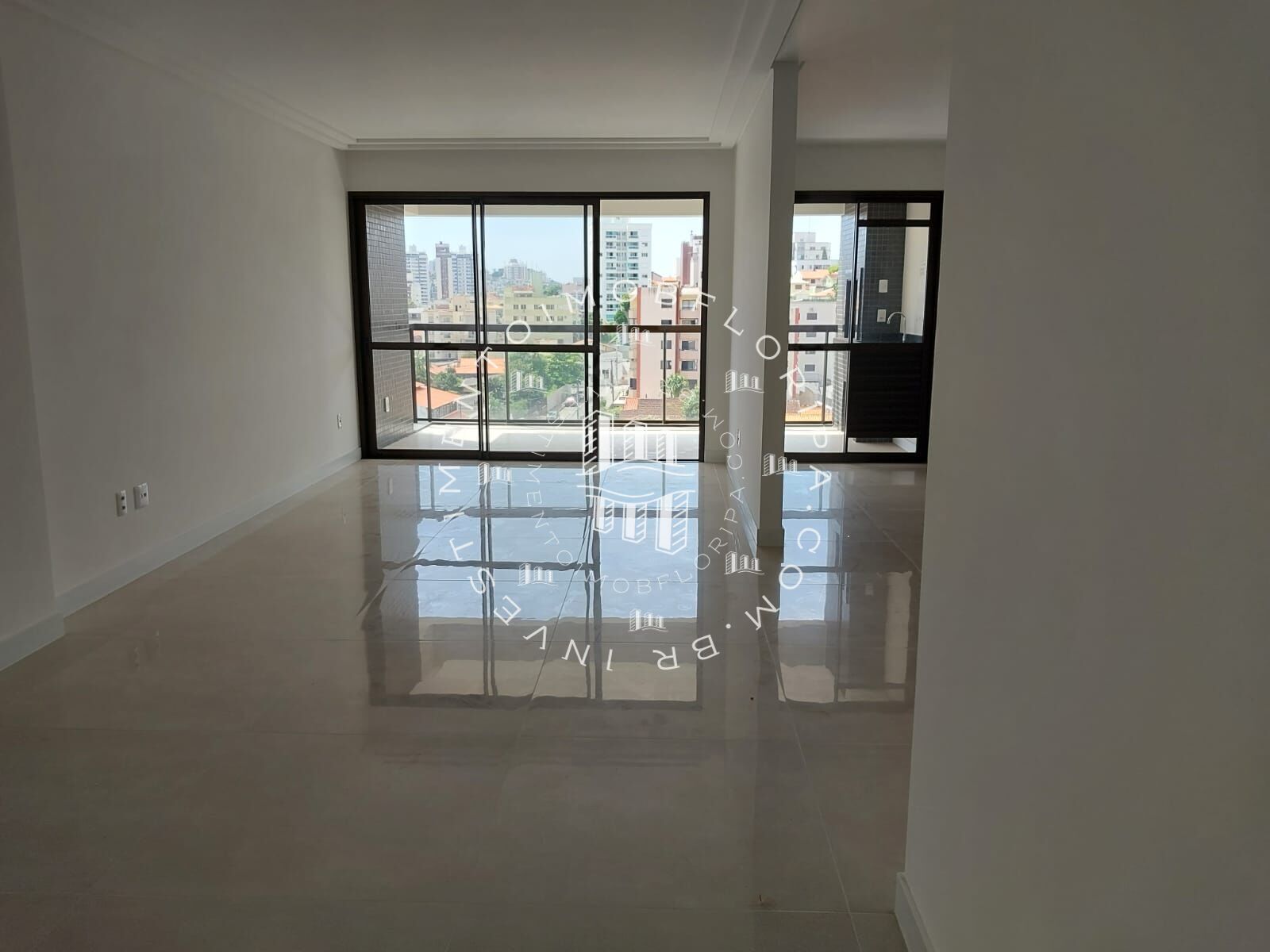 Apartamento à venda com 3 quartos, 126m² - Foto 1