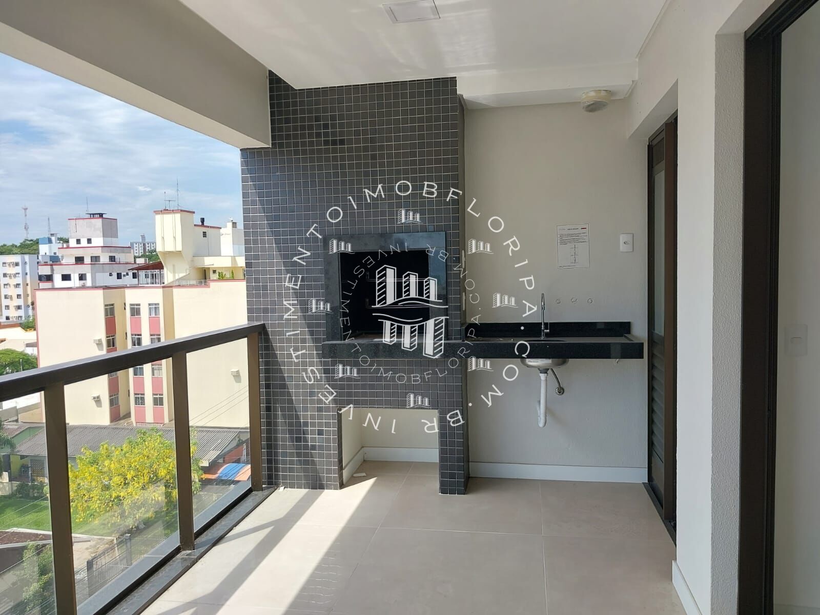 Apartamento à venda com 3 quartos, 126m² - Foto 2