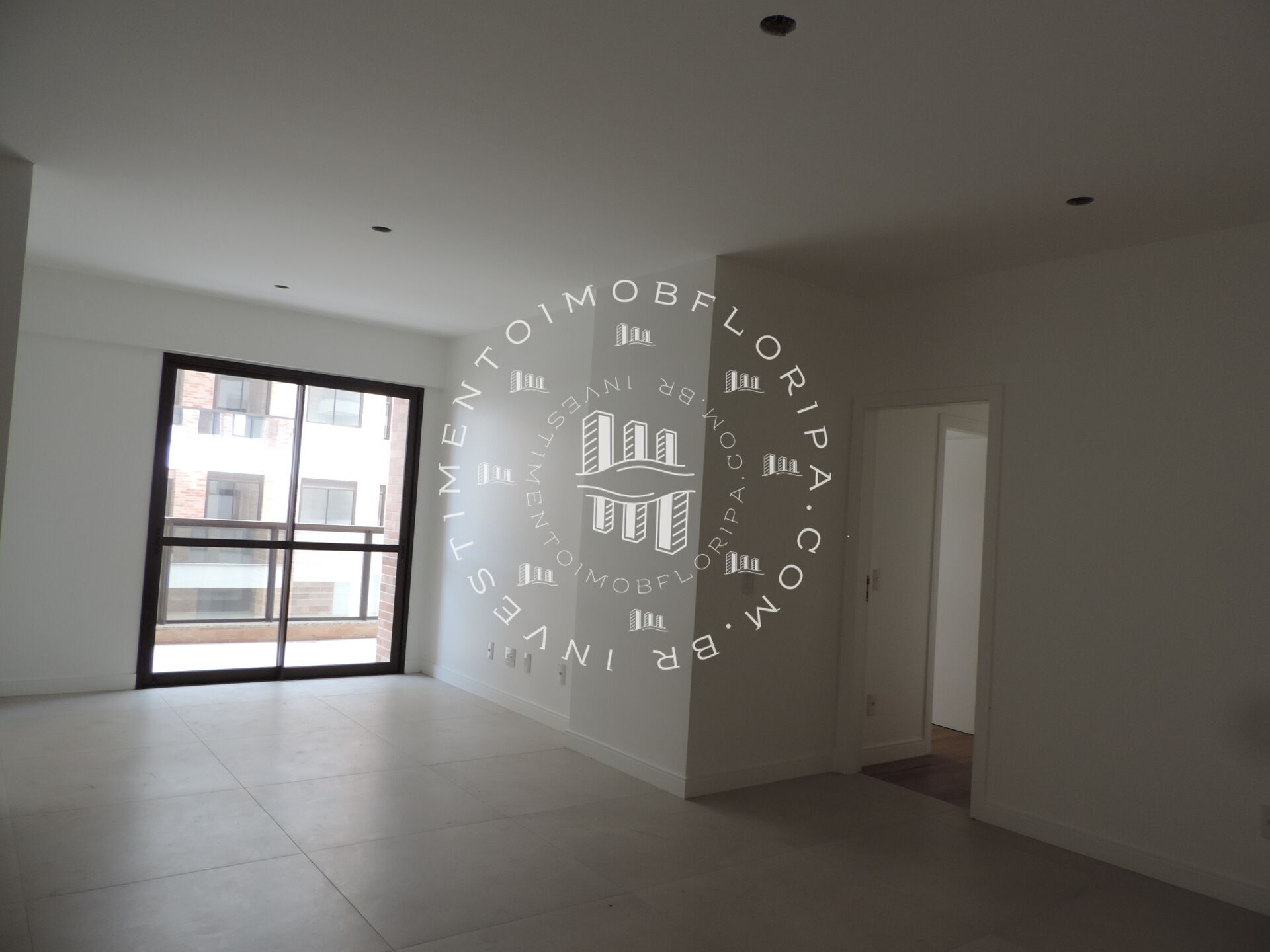 Apartamento à venda com 3 quartos, 101m² - Foto 1