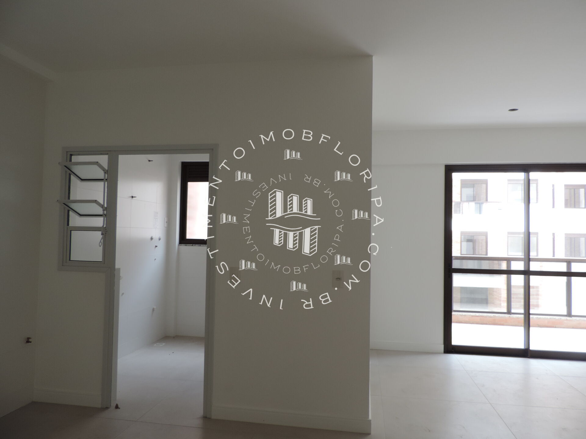 Apartamento à venda com 3 quartos, 101m² - Foto 2