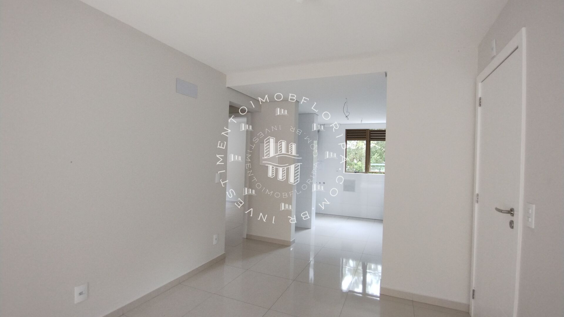 Apartamento à venda com 2 quartos, 105m² - Foto 1