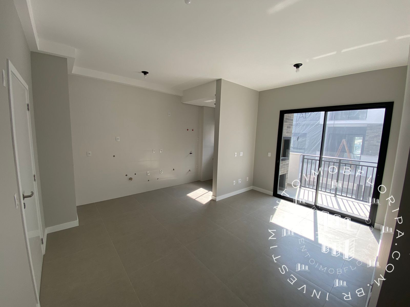 Apartamento à venda com 2 quartos, 66m² - Foto 2