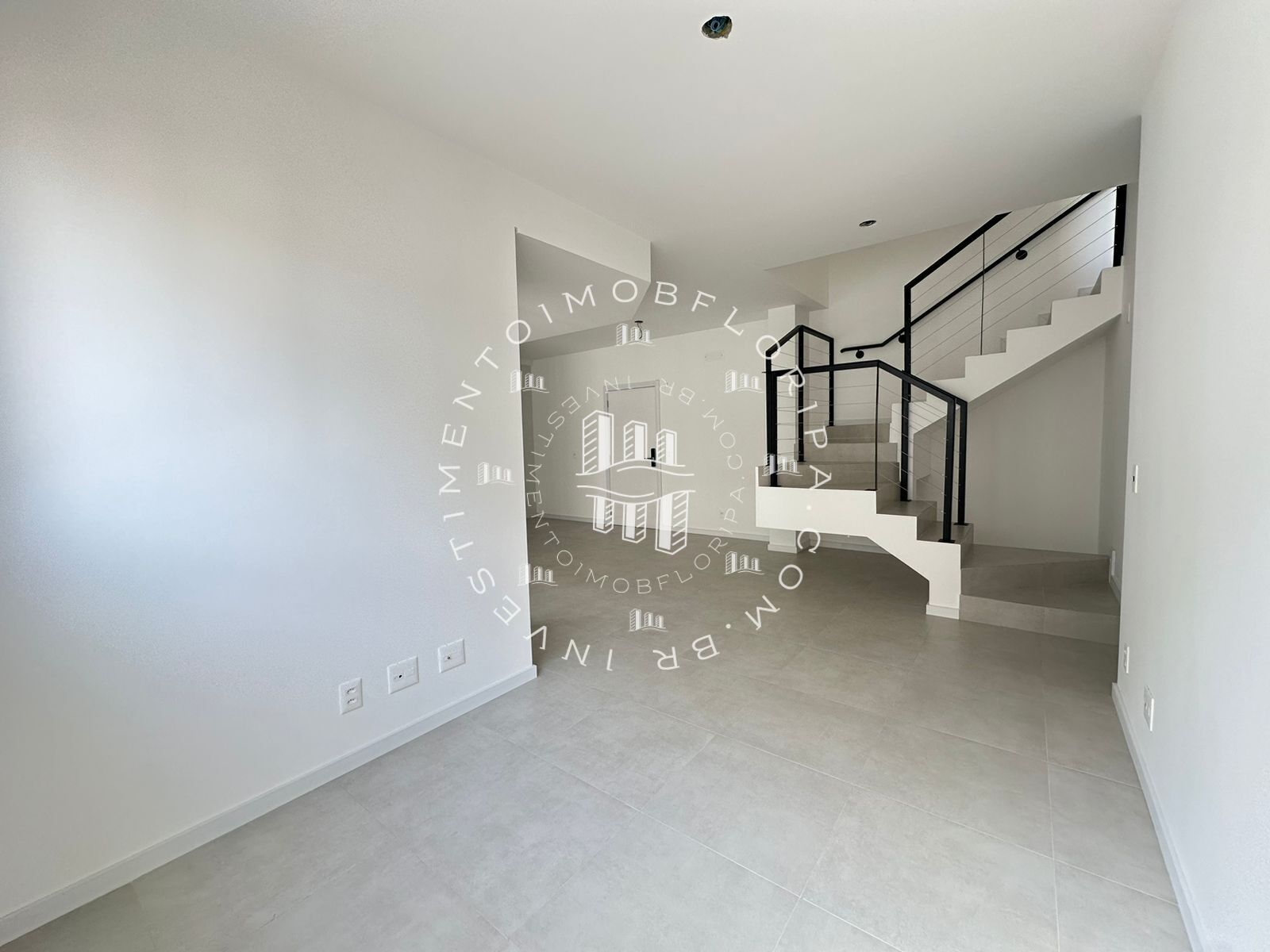 Apartamento à venda com 2 quartos, 111m² - Foto 2
